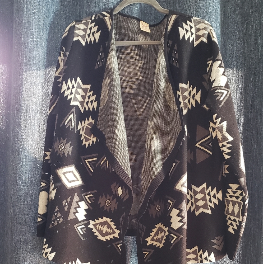 NWOT Black and White Geometric Patterned Cardigan